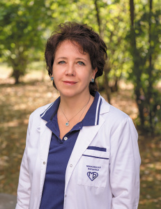 Людмила Юрьевна Артюхина, врач-нефролог, заведующая отделением нефрологии № 1 Московского клинического научно-исследовательского центра Больница 52, к. м. н.