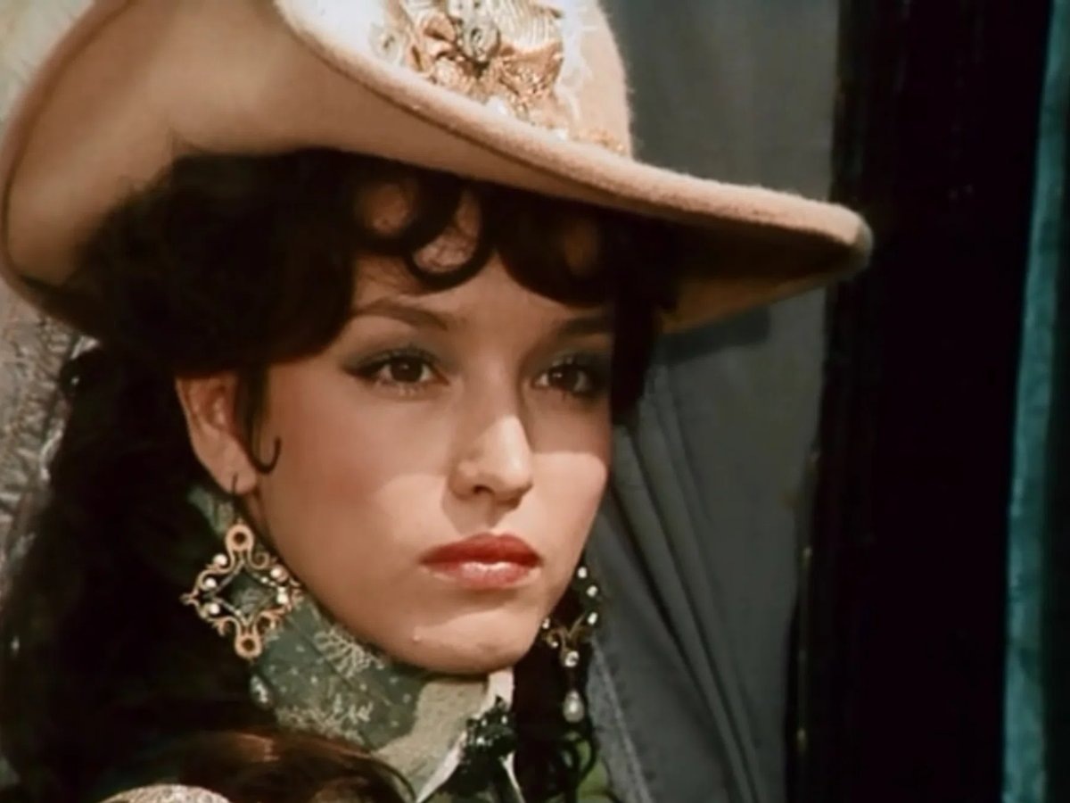     Анна Самохина — советская и российская актриса театра и кино, телеведущая и певица