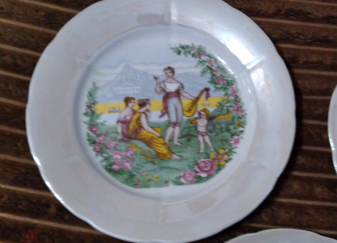 https://meshok.net/item/332479791_Тарелка_десертная_СССР_сюжет_клеймо_Дружковский_фарфоровый_завод_5_шт