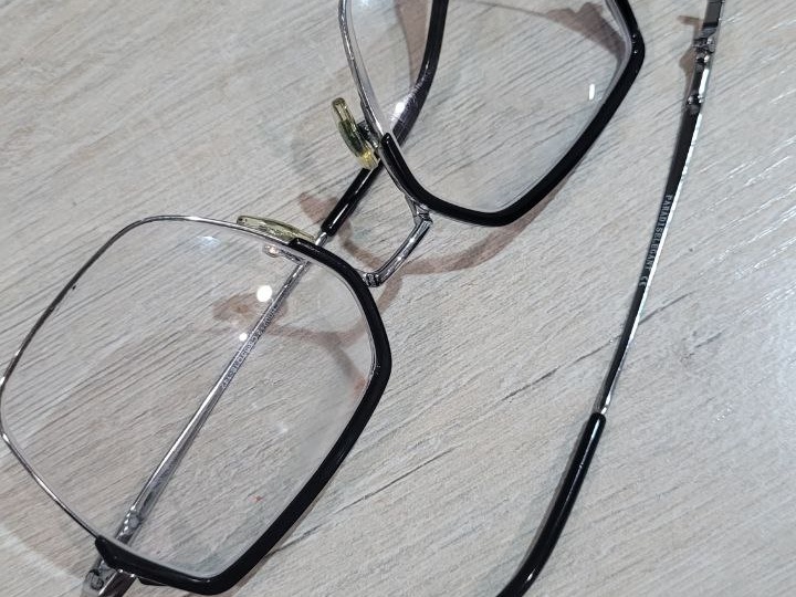 До последнего откладывала поход в оптику, но мои лупы устали, сказали хватит и развалились