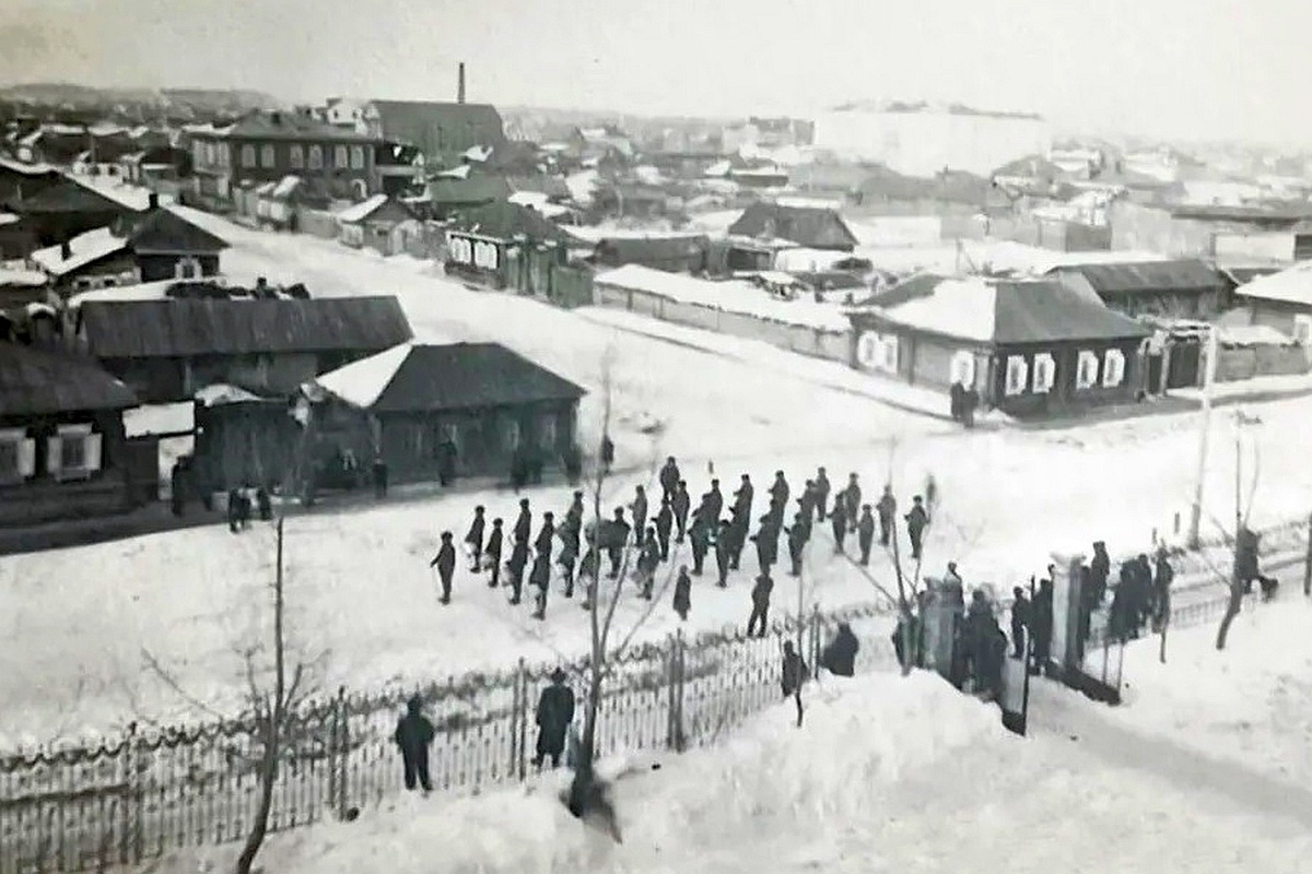    Происходящее на этом снимке 1919 года ранее вызывало вопросы, теперь же все встало на свои места. / vk.com/Максим Стельмак