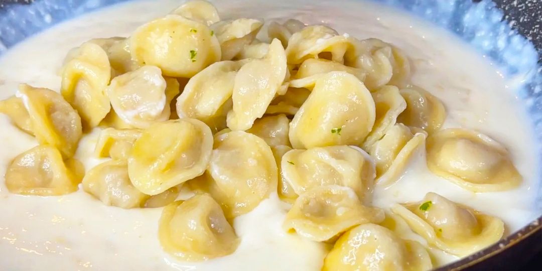 Когда нужно быстро приготовить ужин, делаю "лентяйские" пельмени без лепки. Это так просто и вкусно как в дорогом ресторане