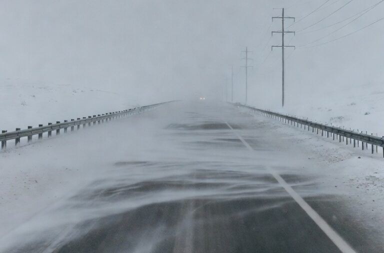    В Оренбуржье из-за метели перекрыли ещё несколько трасс Оренбуржье