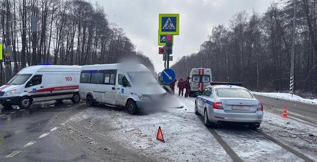 Совсем не по-рождественски выглядел утром 6 января 13-й км автодороги М-1/Е 30
близ поворота на Черни УВД Брестского облисполкома
