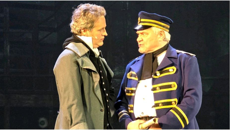 Денис Баландин в роли доктора Ливси и Олег Зима в роли Капитана Смолетта Арина Козачок  📷
