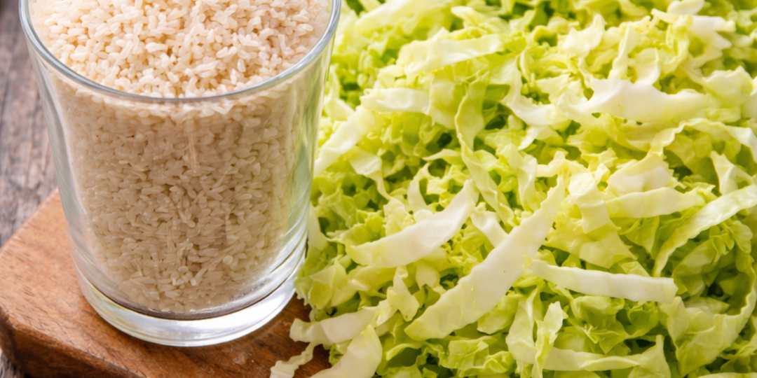 Беру стакан риса и капусту, готовлю ужин "по-гречески" на сковороде (и быстро, и вкусно)