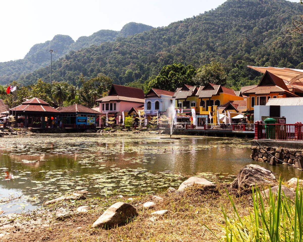 Oriental Village - по сути местный парк развлечений