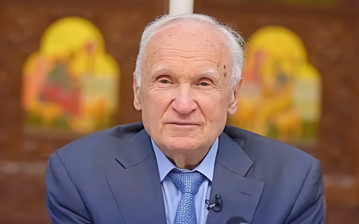 Алексей Ильич Осипов — учёный-богослов, педагог, доктор богословия, заслуженный профессор Московской Духовной Академии и Семинарии, писатель, публицист, проповедник.