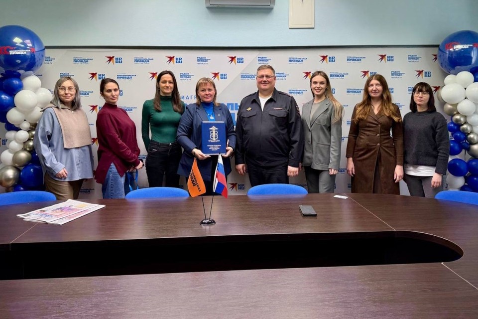    Владимир Юрченко вручил поздравление от начальника донского главка Александра Речицкого.