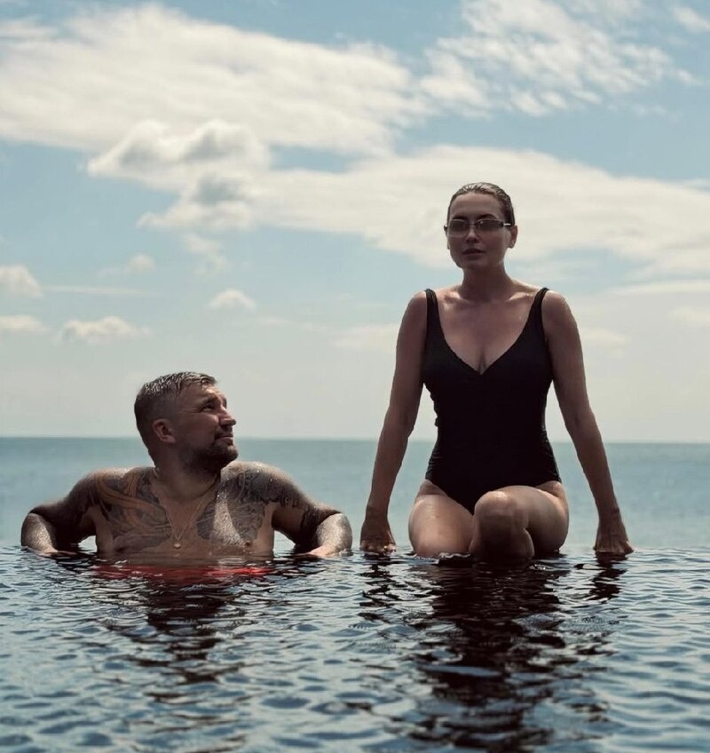     Баста с женой на отдыхе в Таиланде