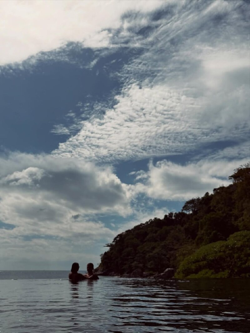     Баста с женой на отдыхе