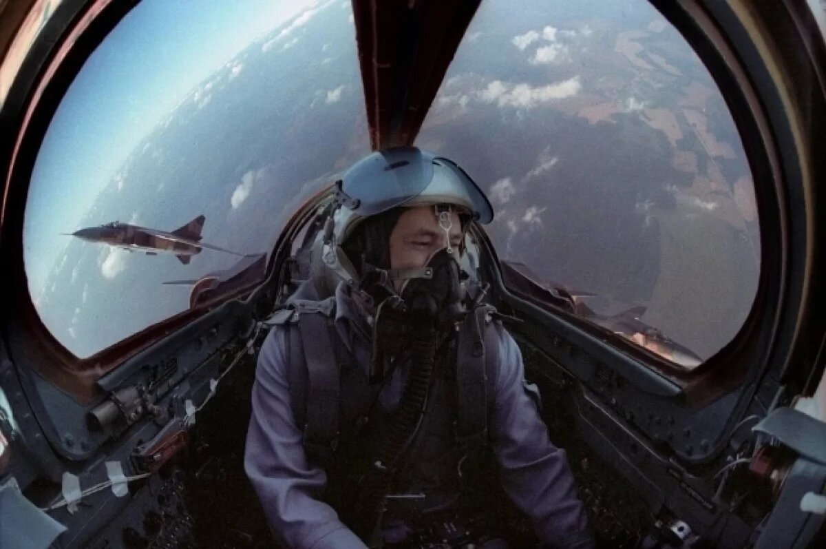    Военный летчик-пилотажник Александр Верозуб умер на 79-м году жизни