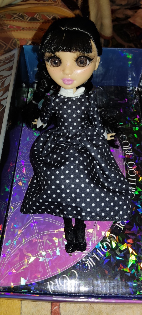 Большая голова и тонкое тело аналога Барби