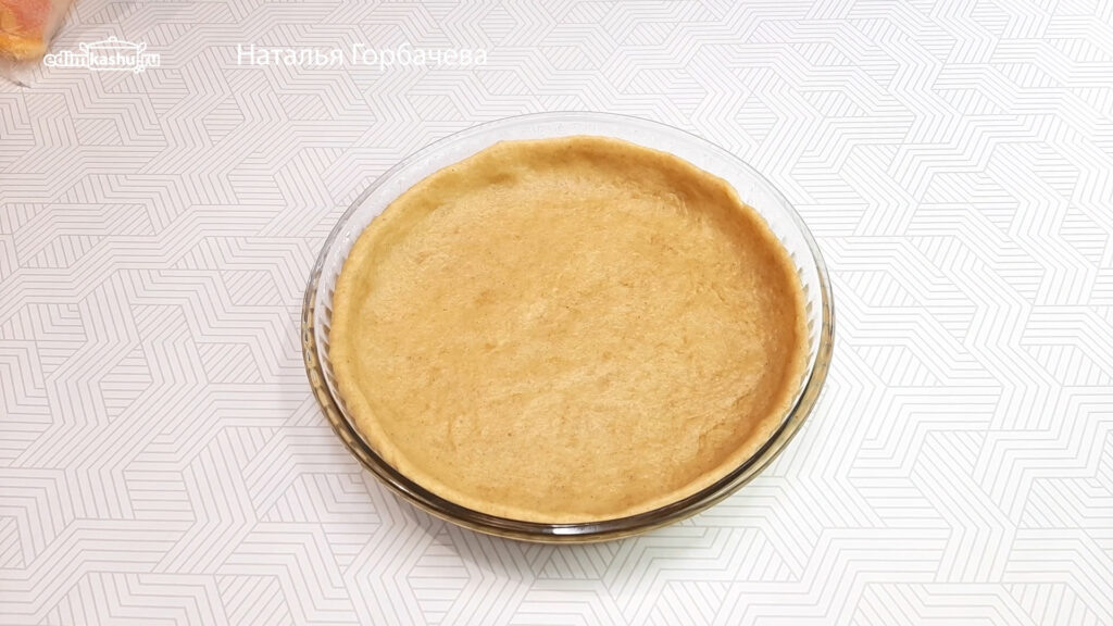 Ингредиенты для сметанной заливки в миске