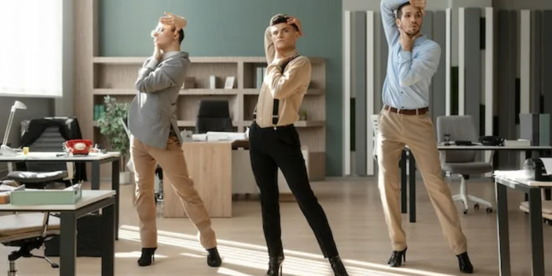 между офисом и полетом любовь