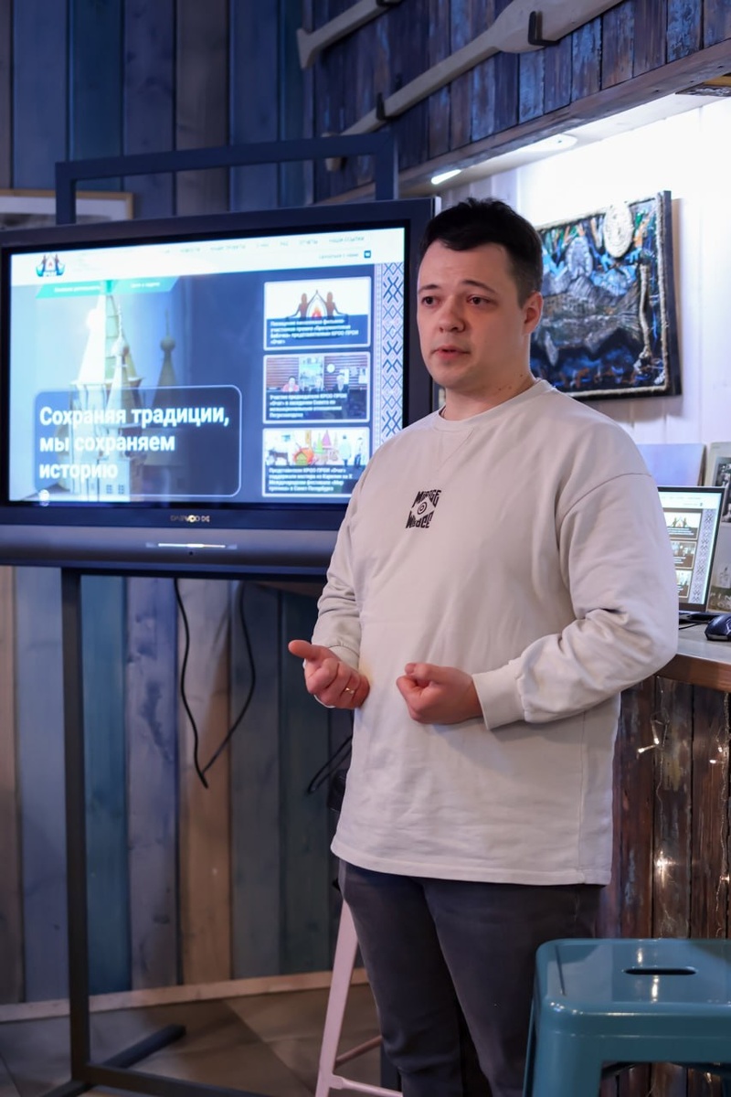 Демонстрация сайта КРОО ПРОИ «Очаг» руководителем компании «Карельский разработчик» Шестаковым Андреем Руслановичем, разработанного в рамках Программы поддержки СОНКО