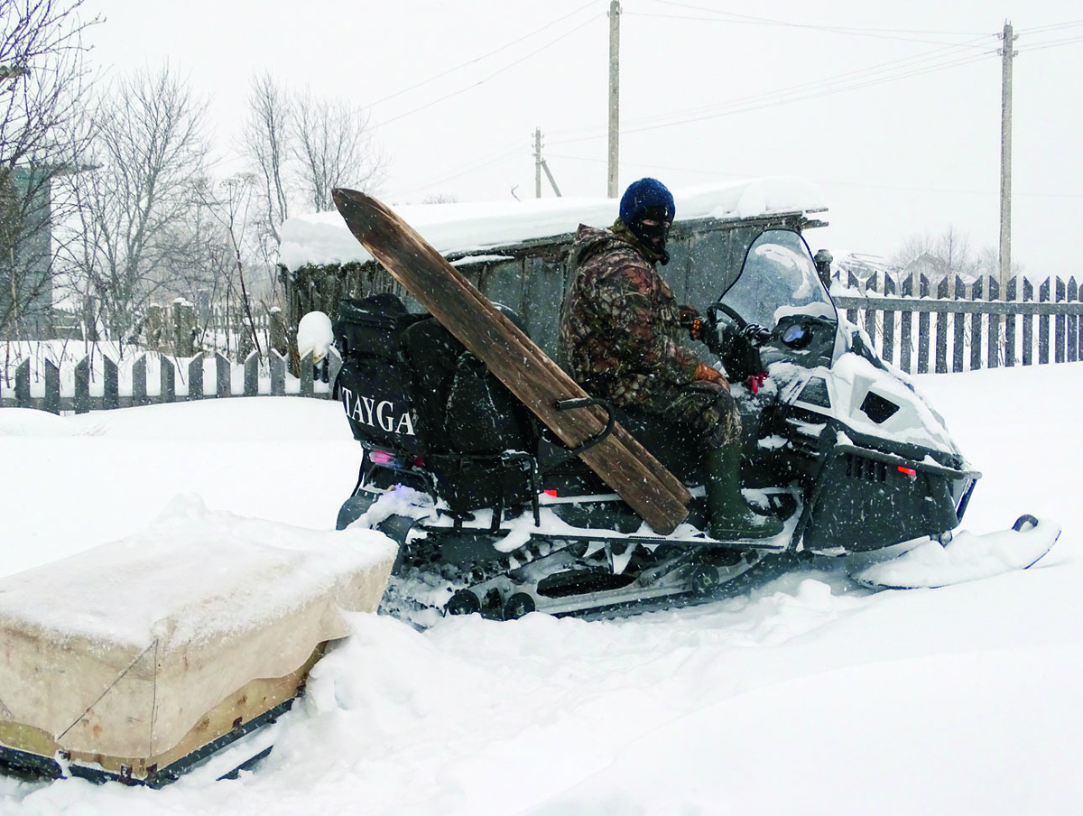     Снегоходы «Тайга» выпускают с 1997 года, но многие до сих пор пользуются более старыми «Буранами». ФОТО СВЕТЛАНЫ БУРКОВСКОЙ