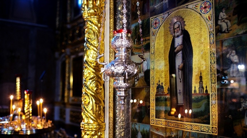 Икона Серафима Саровского в церкви Всех Святых на Кулишках в Москве.© РИА Новости / Сергей Пятаков