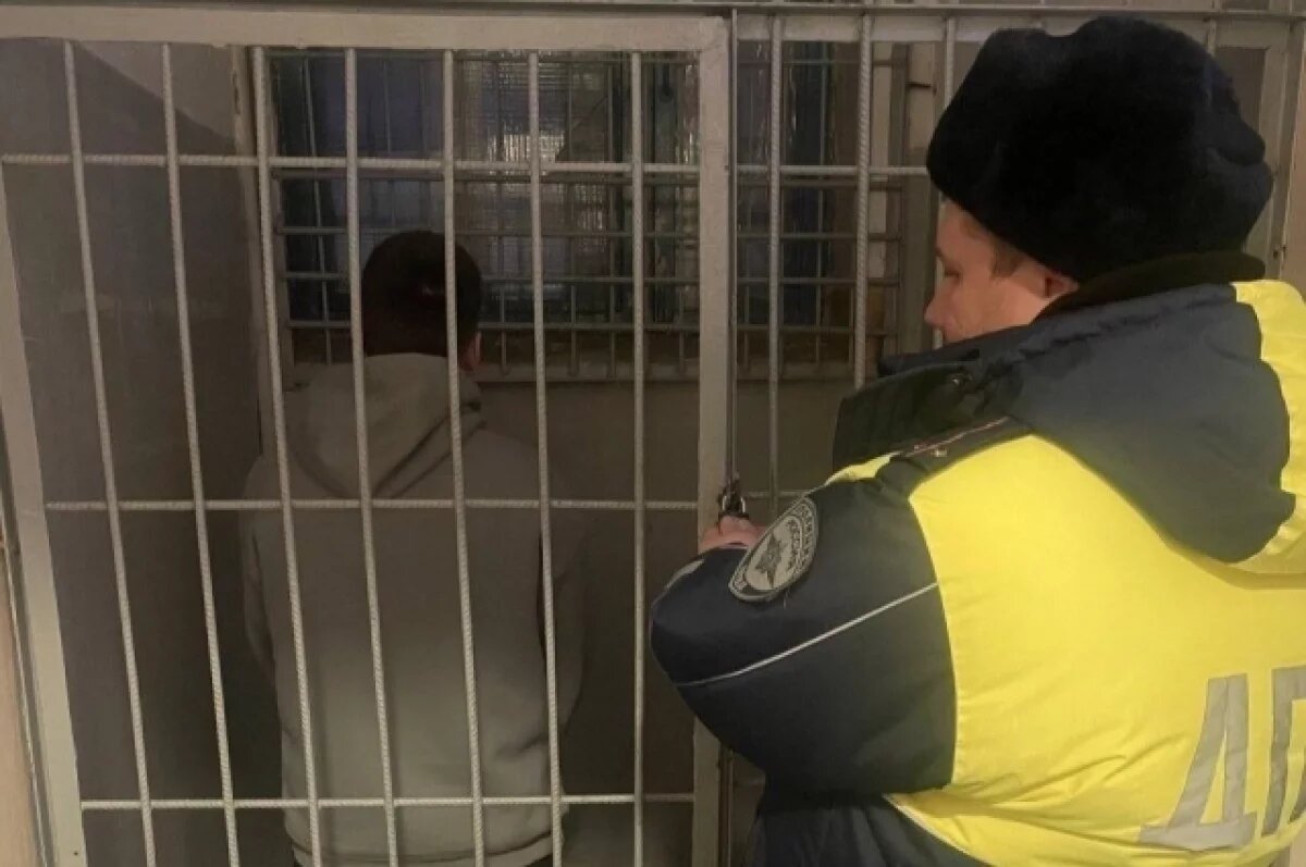    В Екатеринбурге водителя арестовали на 10 суток за тонировку