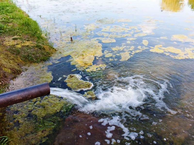 Неочищенные стоки в воду