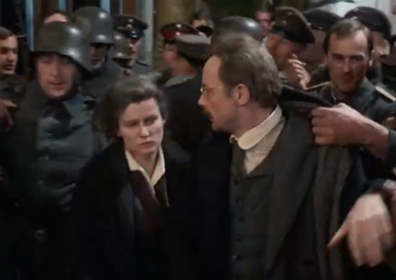 Роза и Карл в отеле "Эден". Кадр из фильма "Роза Люксембург" (1986).