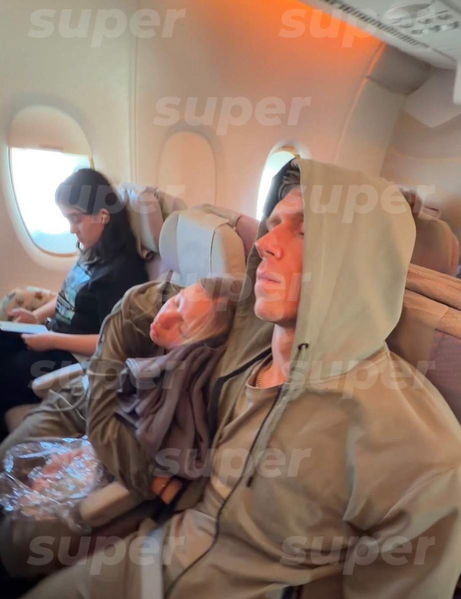    Павел Погребняк с 18-летней девушкой. Фото: Super