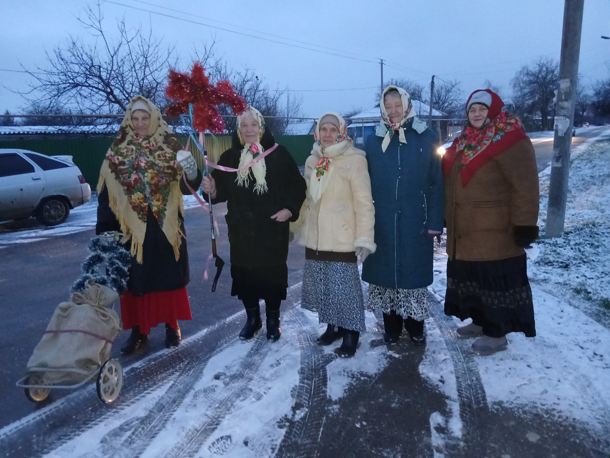 Готовы к колядкам.