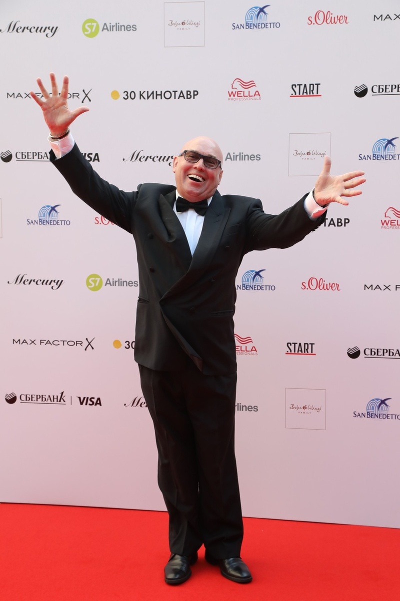    Виктор Сухоруков много лет знает Примадонну Лариса КУДРЯВЦЕВА/ЭГ