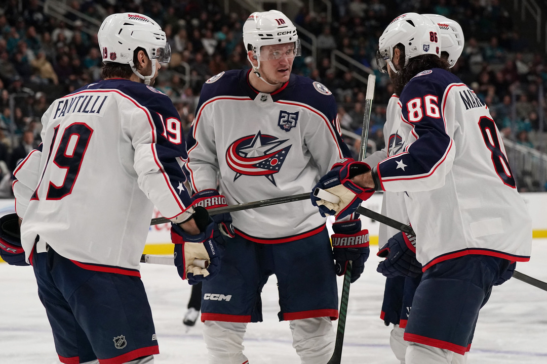    Хоккеисты «Коламбуса» Адам Фантилли, Дмитрий Воронков и Кирилл Марченко (слева направо).Imagn Images USA Today Sports