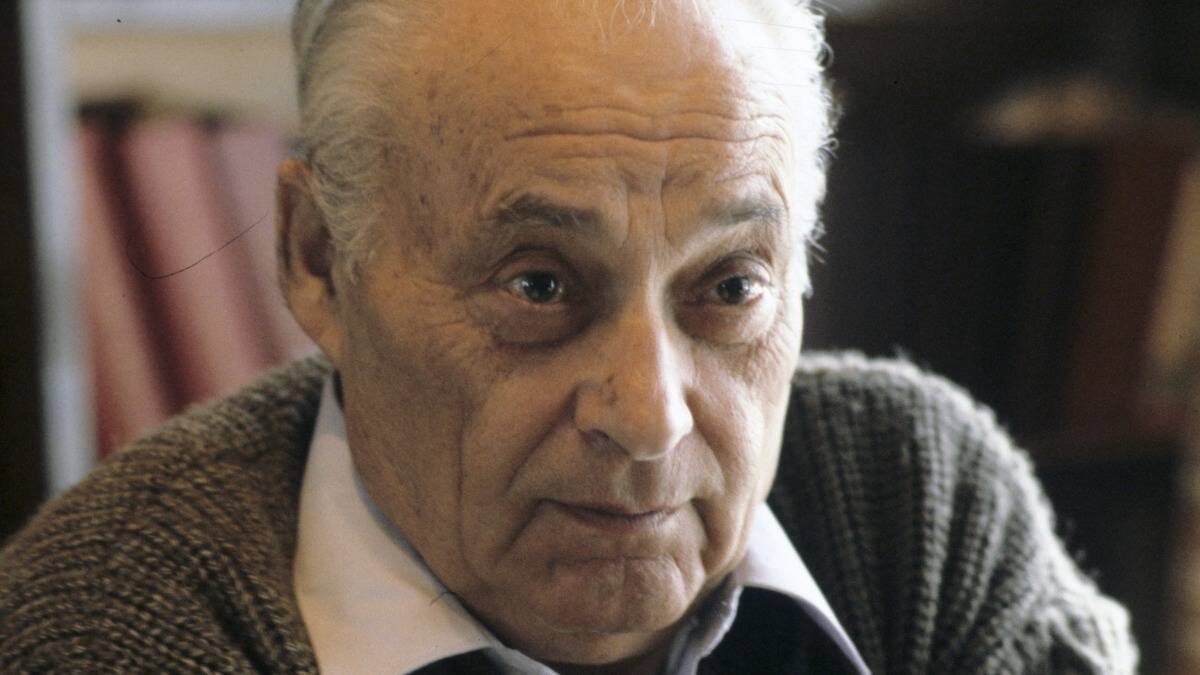    Анатолий Рыбаков в зените мировой славы: он уже опубликовал «Детей Арбата» и их продолжение — «Тридцать пятый и другие годы». Впереди еще два романа — «Страх» и «Прах и пепел»: действие эпопеи в результате охватит период с 1933 по 1943 год / Фото: Родионов Владимир / РИА Новости