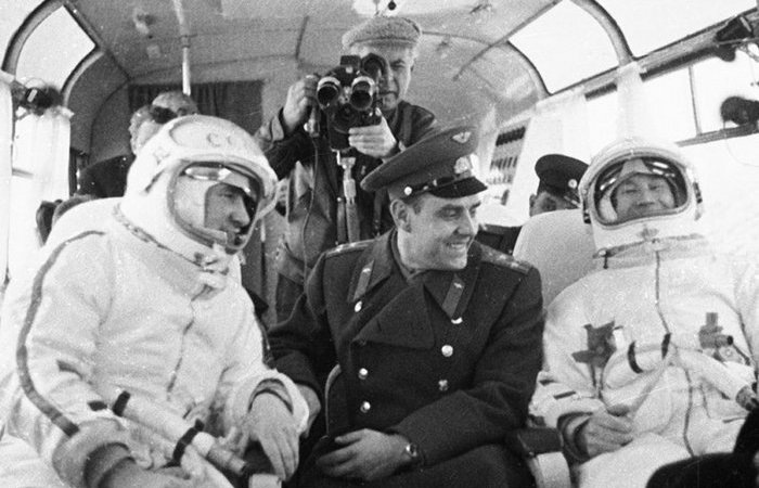 Редкие специалисты - прежде всего.