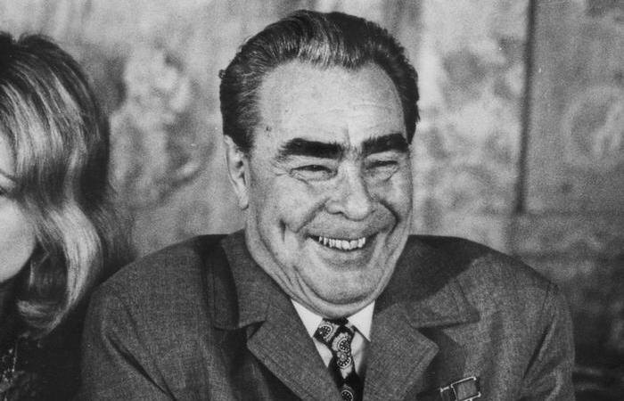 Чиновники получали большие ЗП.