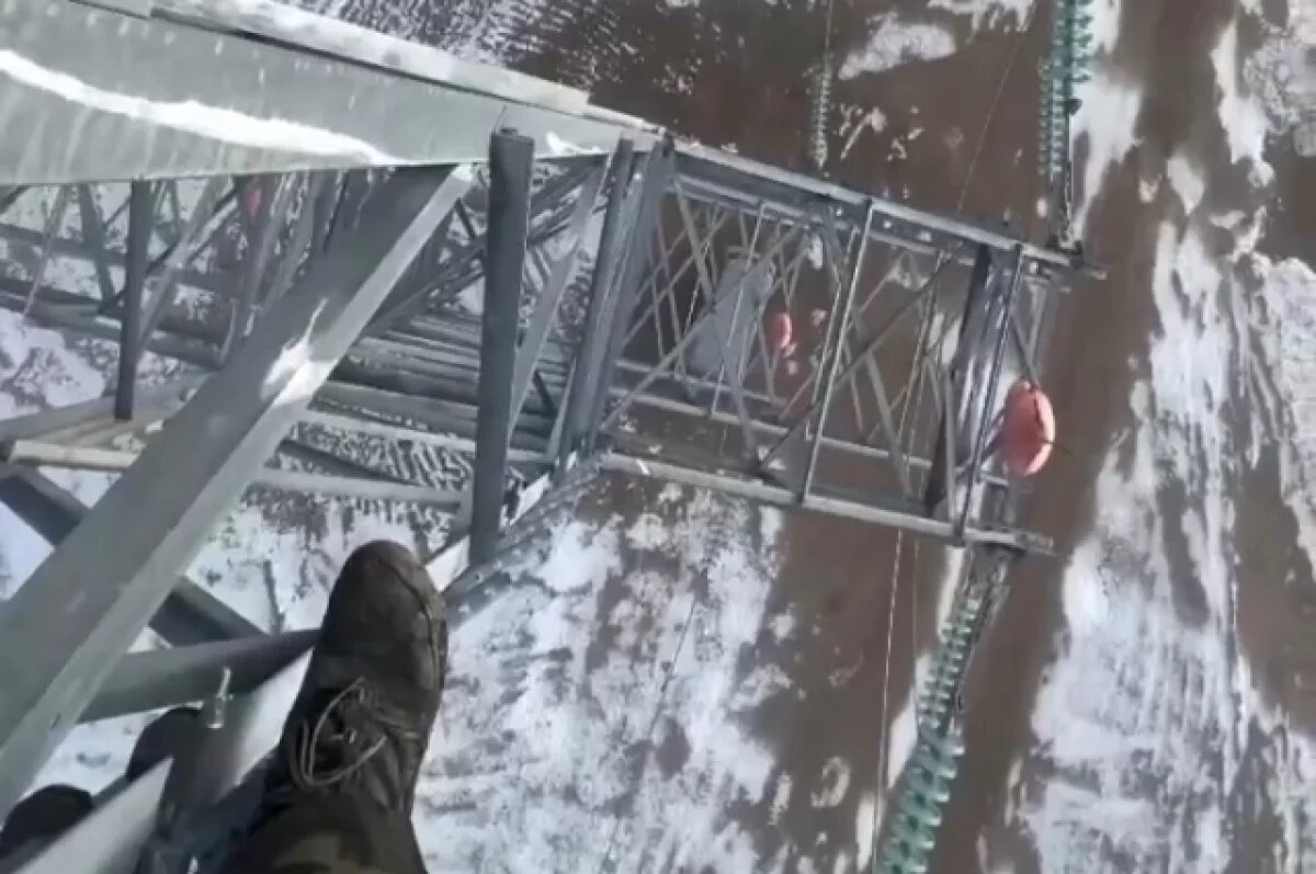    Меликов захотел наградить снявшего нашумевшее видео электрика из Дагестана