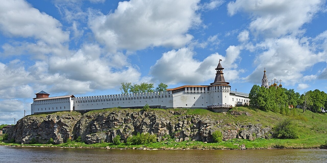 Верхотурский кремль: Самый маленький в России. Зачем его построили вдали от крупных центров и что хранится в его музеях?