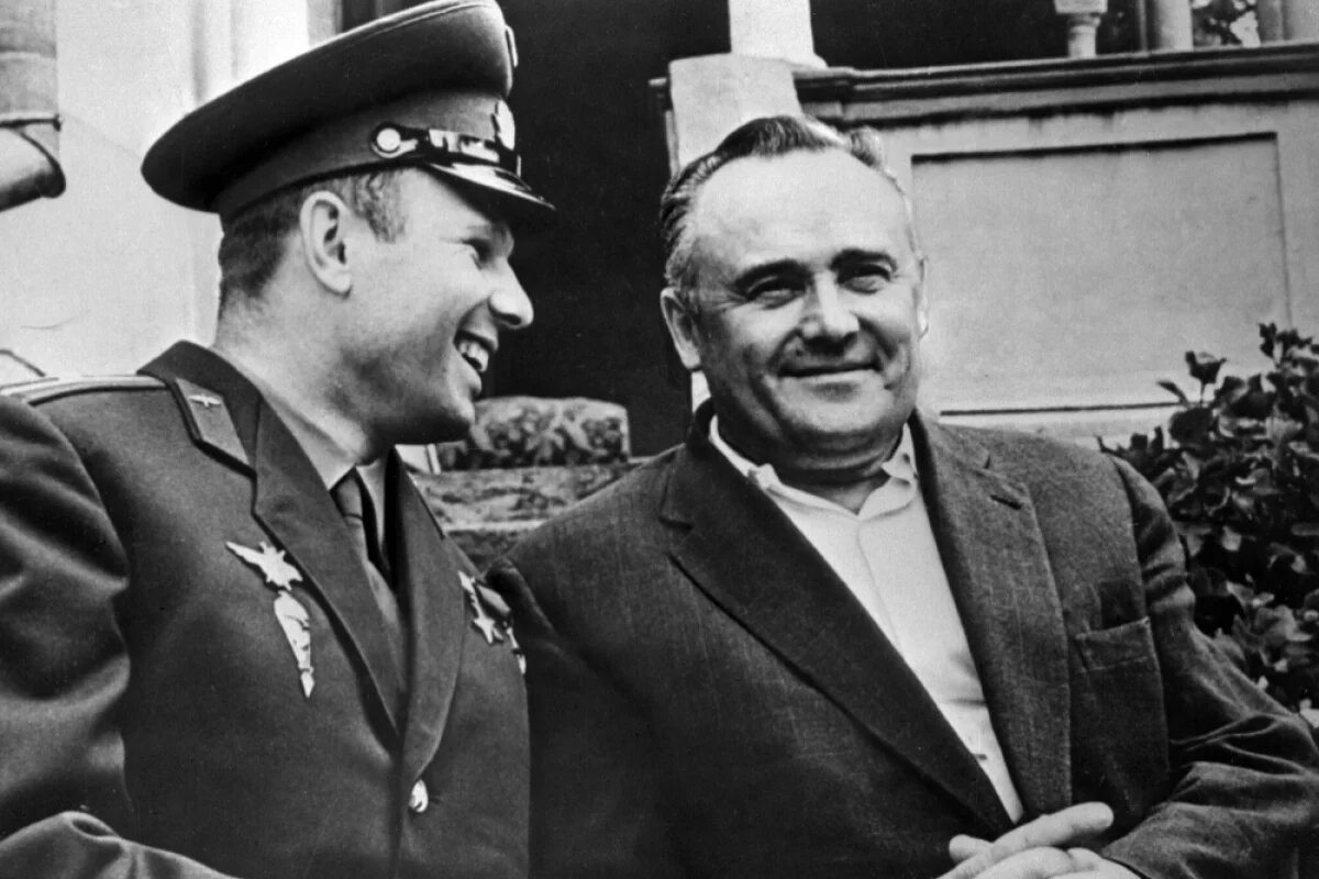    Первый космонавт Юрий Гагарин и главный конструктор Сергей Королёв в Сочи. Май 1961 года.
