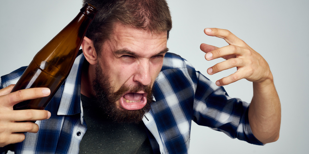 Белая горячка после запоя: симптомы и что делать близким