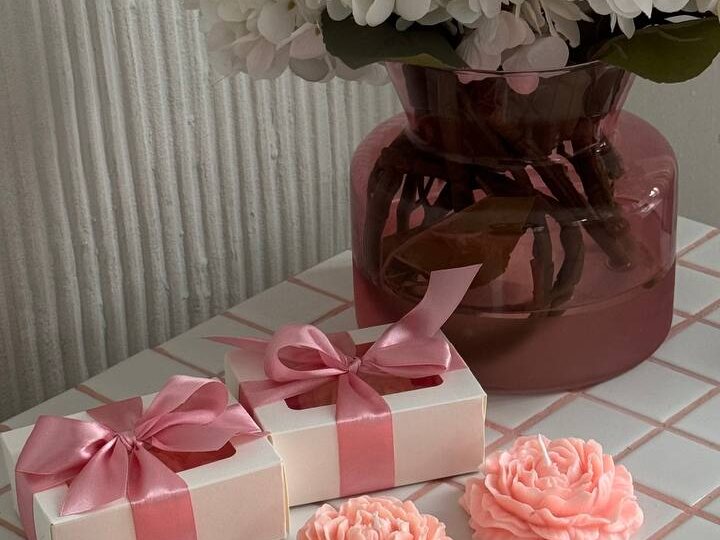 Корпоративные подарки к 8 марта - простые, но элегантные