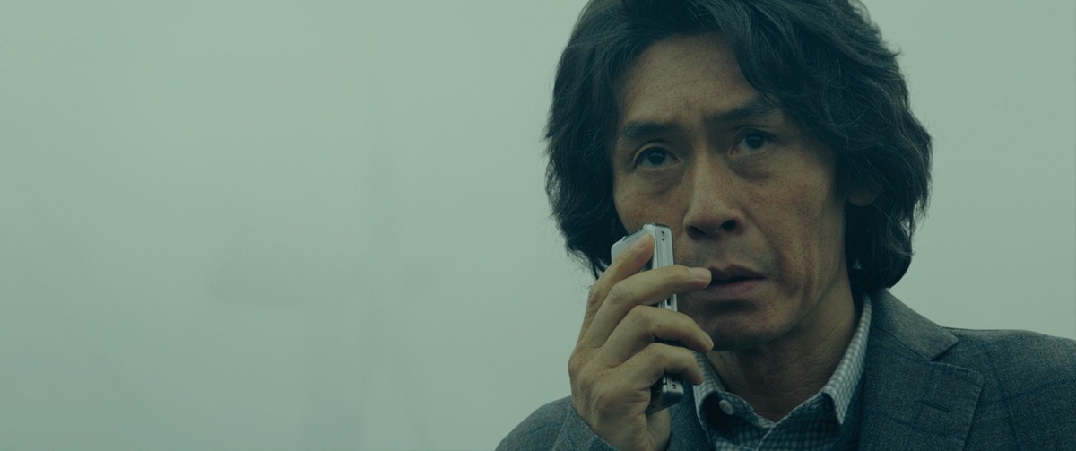 По книге Бён-су - 70 лет. Соль Гён-гу загримирован и играет так, будто реально дед - хотя на момент съёмок ему было 48.