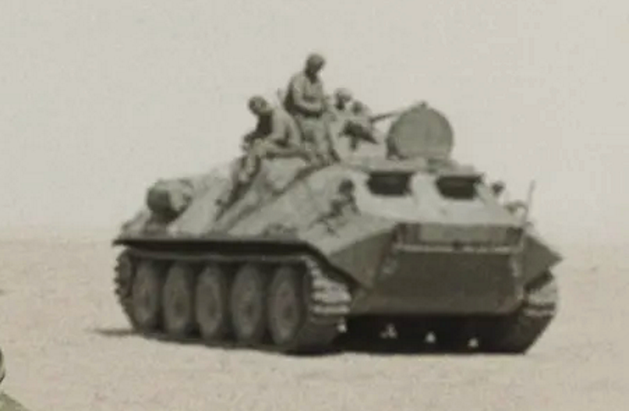 Враньё ИИ на фото - случайность? БТР 60 приделали гусеницы)) Так и докатимся до Вселенской ЖОПЫ...