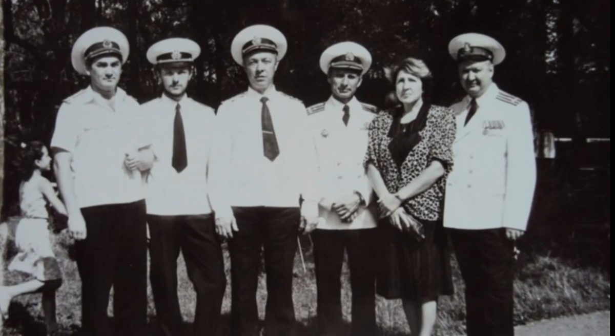 Старший офицерский состав части и члены семей, 1985-86 г., фото из открытых источников