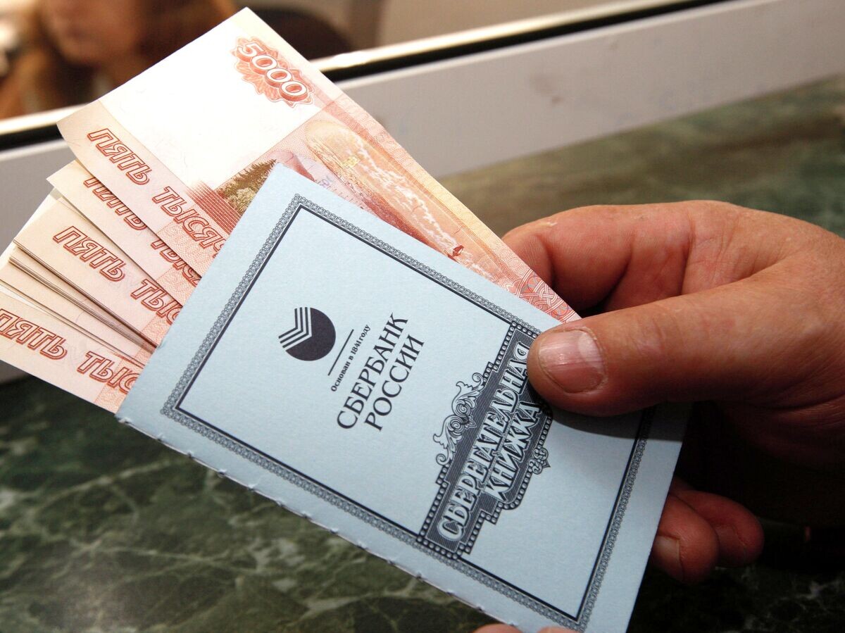    % Сберкнижка© РИА Новости . Максим Богодвид