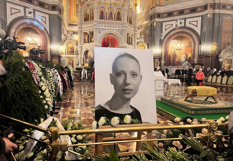 Инна Чурикова. Три года назад этот мир покинула одна из самых всенародно любимых актрис советского театра и кино