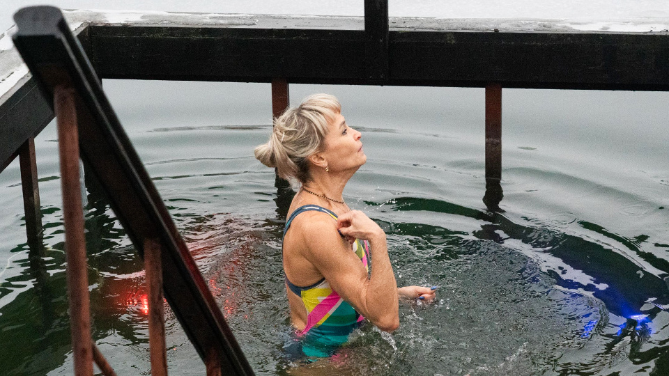 Крещенская вода — 2026: когда набирать и купаться, чтобы не упустить главное