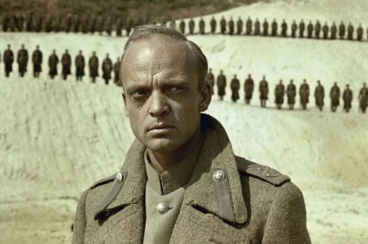    Владислав Дворжецкий. Кадр из фильма «Бег» (1970).