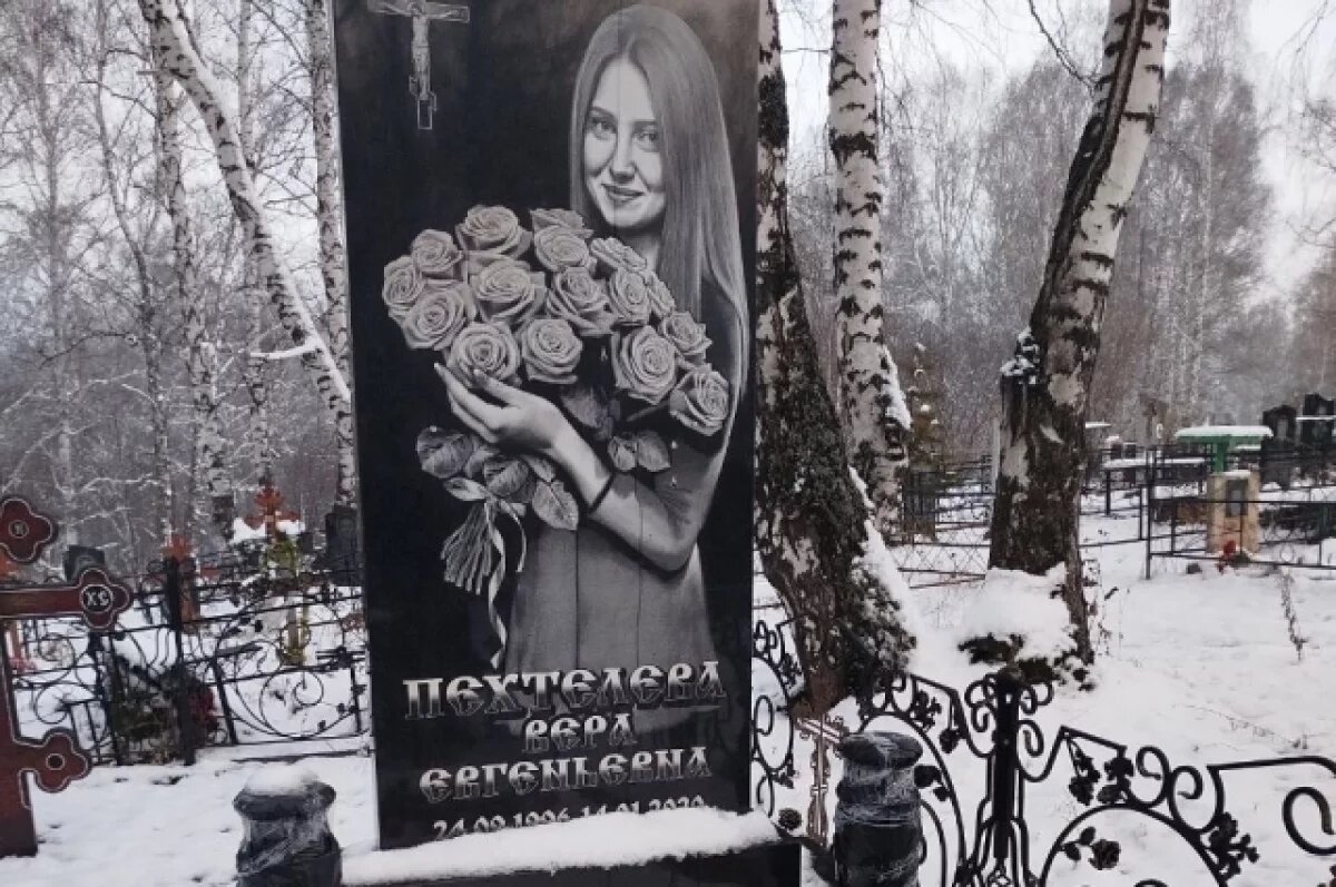    Пехтелевы нанимают грейдер, чтобы добраться до могилы дочери в Кузбассе