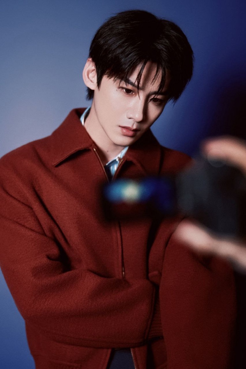 Актёр Бай Цзинтин. Листайте галерею...