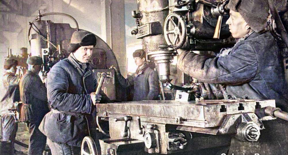 Почему Сталин не мобилизовал на заводы граждан старше 55 лет?