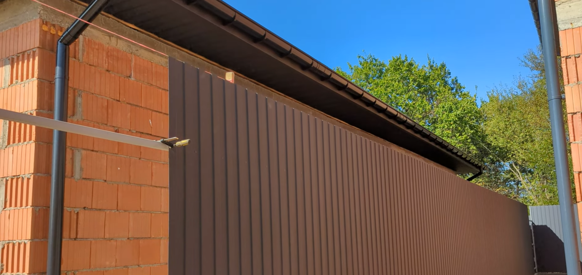 Забор из профнастила вертикальный. Советы от деда