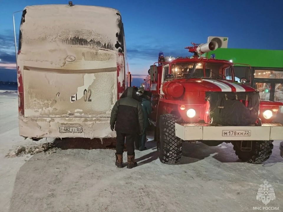    Автобус сломался на алтайской трассе. Источник: МЧС Алтайского края