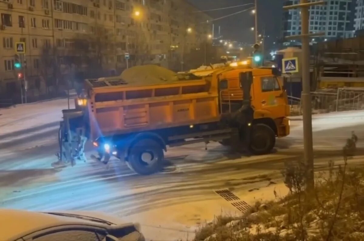    За ночь с улиц Владивостока вывезли почти 5 тысяч кубометров снега